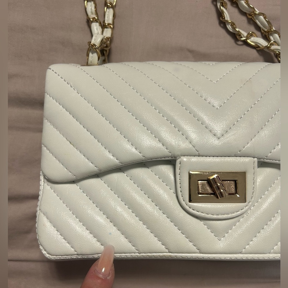 Brand New Elegant White Quilted Chain Shoulder Bag - Picture 5 of 5